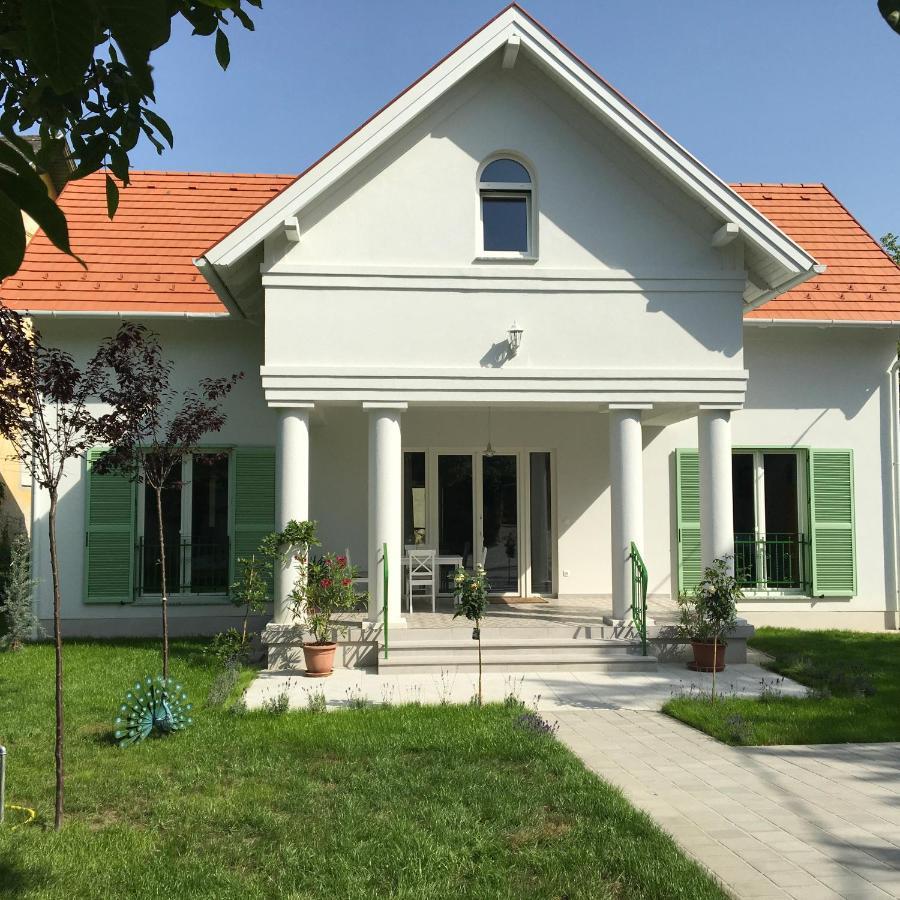 Villa Rosa Centre *