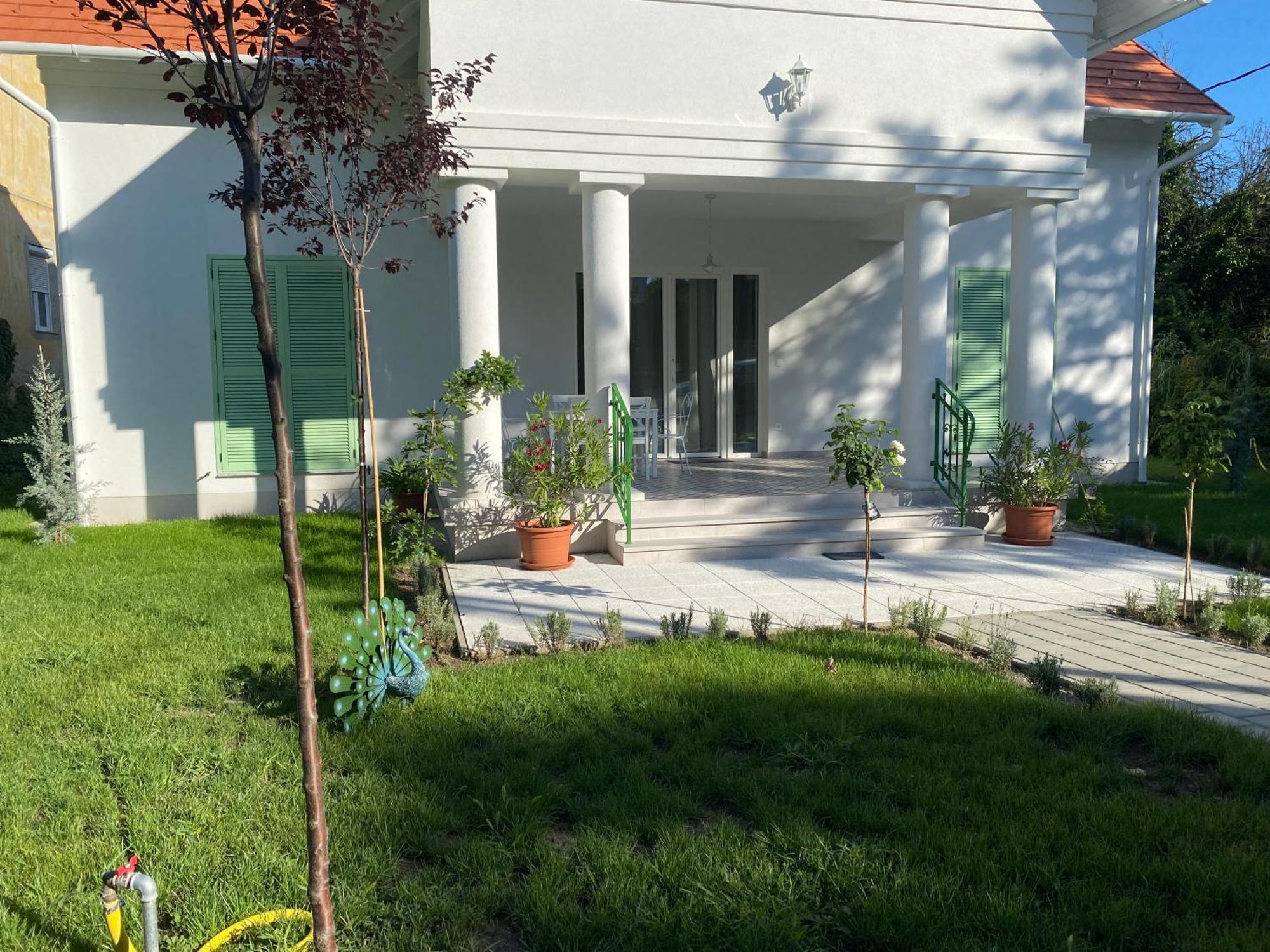 Rosa Centre *